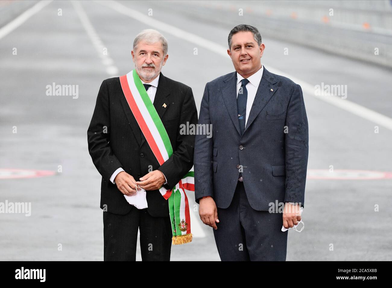 Gênes, Italie. 03ème août 2020. (G-D) le maire de Gênes Marco Bucci et le gouverneur de Ligurie Giovanni Toti assistent à la cérémonie d'inauguration officielle du nouveau pont de San Giorgio. Le nouveau pont de San Giorgio conçu par l'architecte Renzo Piano remplace le pont de Morandi qui s'est effondré en août 2018 et le nouveau pont est prévu pour rouvrir le 05 2020 août lors de la cérémonie d'inauguration. Crédit : SOPA Images Limited/Alamy Live News Banque D'Images