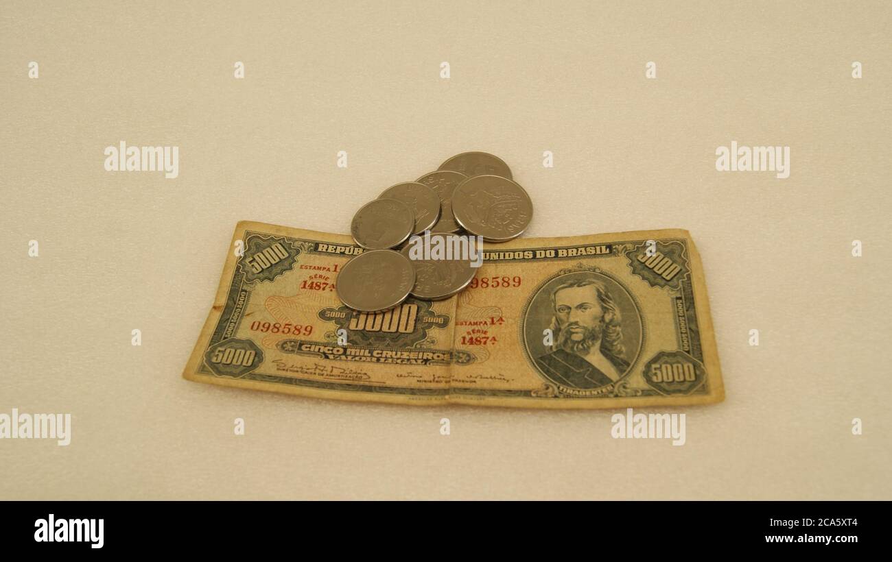 Papier monnaie et pièces de monnaie des banques brésiliennes, cash hors circulation, Brésil, Amérique du Sud Banque D'Images