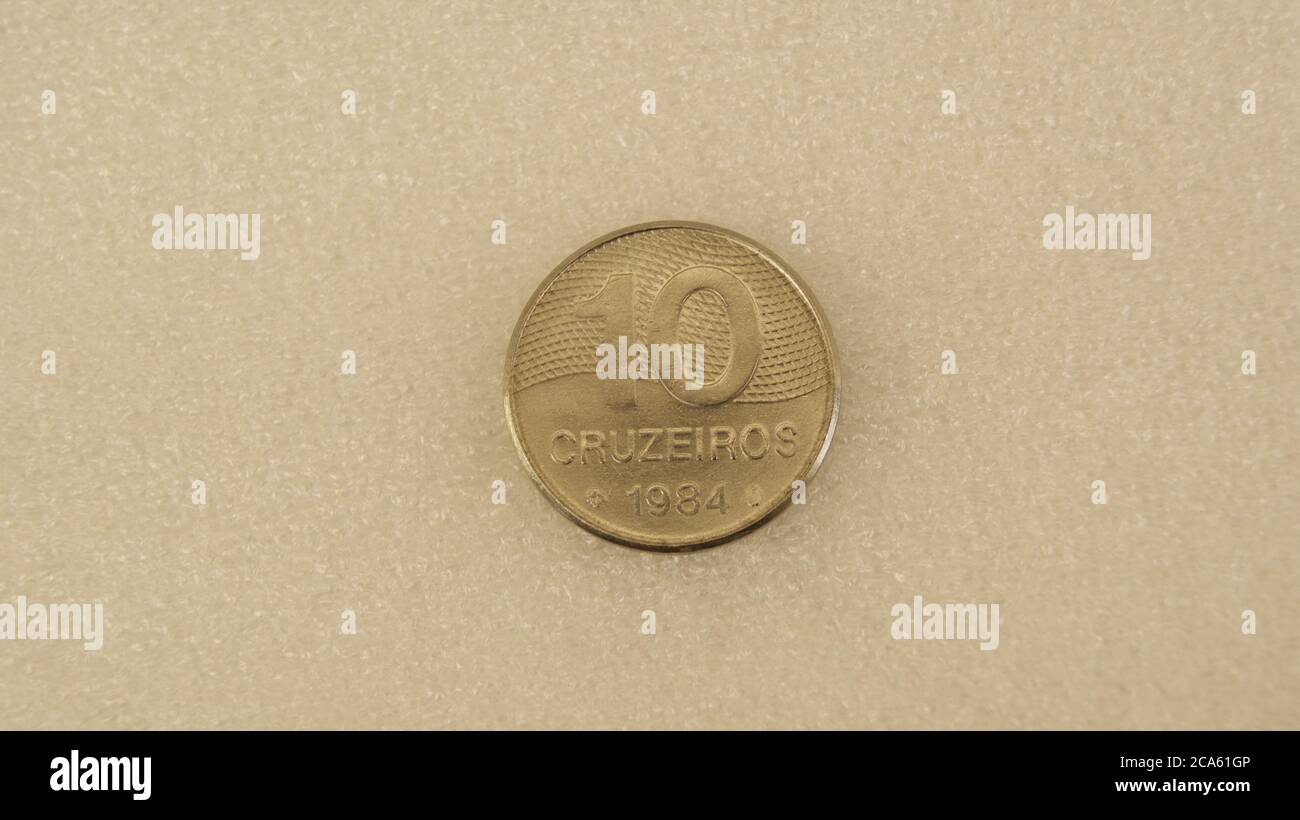 Croisières de la monnaie dix, photographiées à l'avant et à l'arrière, utilisées au Brésil dans les années 80, photo documentaire, Brésil, Amérique du Sud Banque D'Images