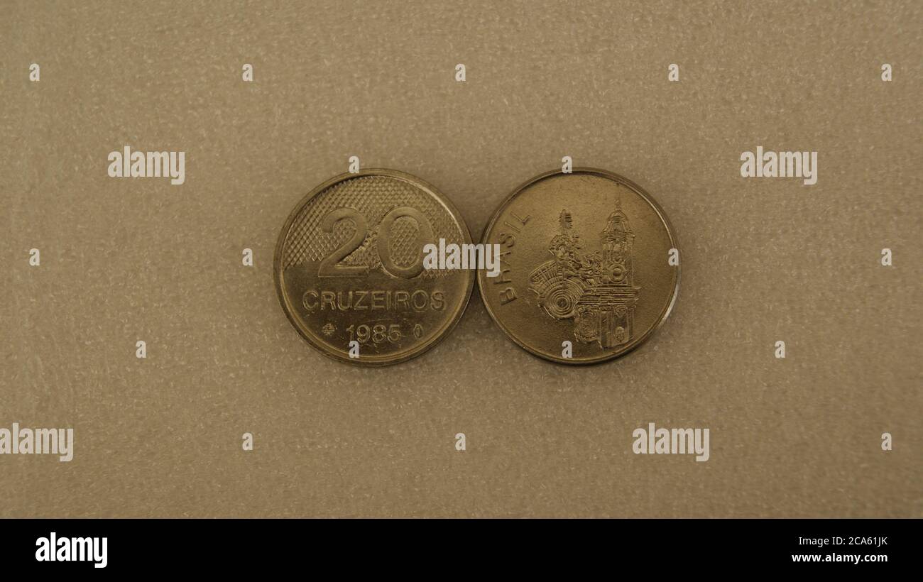 Pièces vingt croisières, photographiées à l'avant et à l'arrière, utilisées au Brésil dans les années 80, photo documentaire, Brésil, Amérique du Sud Banque D'Images