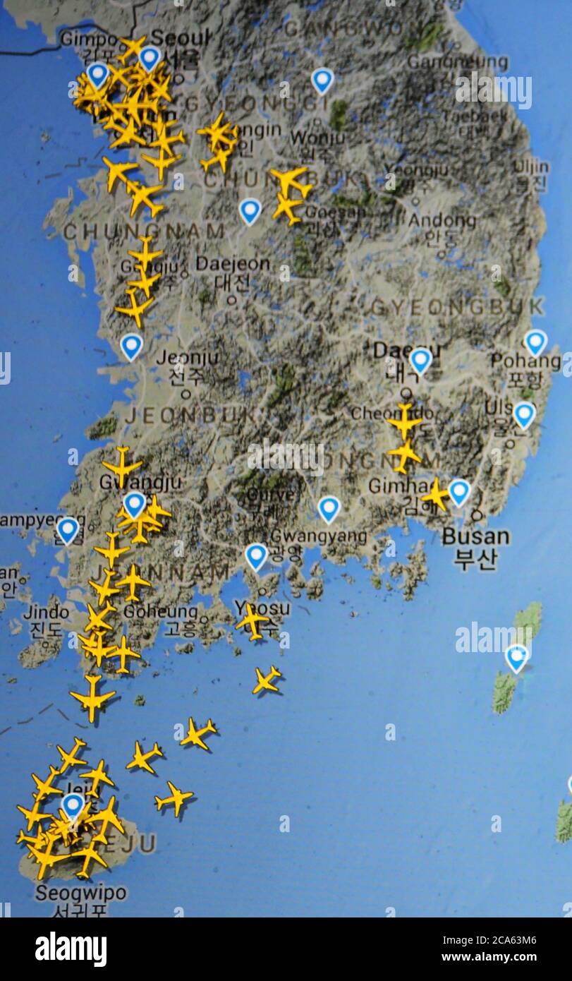 Trafic aérien au-dessus de la Corée du Sud (04 août 2020, UTC 01.41), sur Internet avec le site Flightracar 24, pendant la période de pandémie du coronavirus Banque D'Images