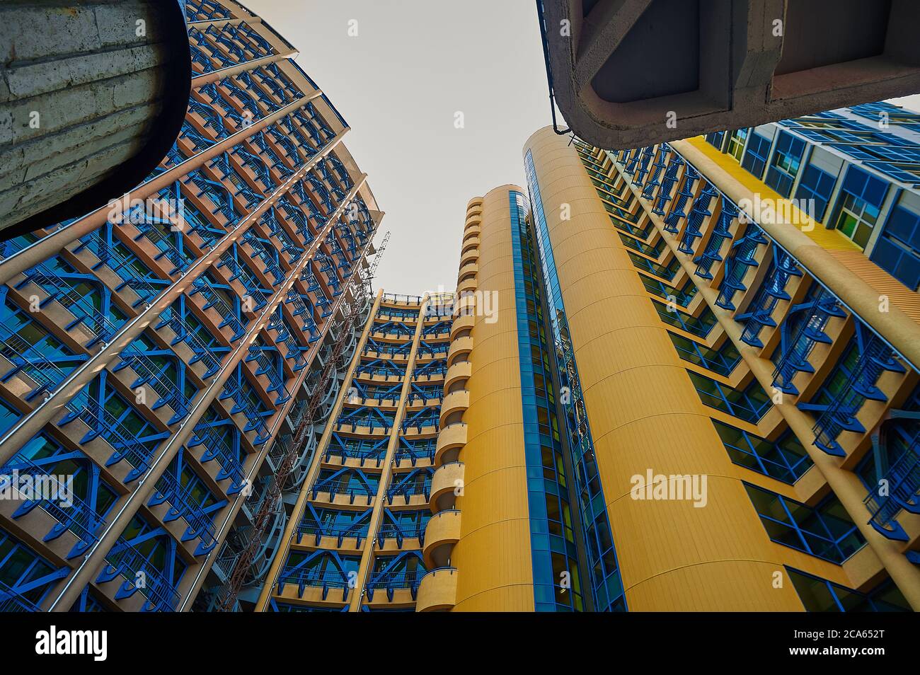 Un gros plan d'un bâtiment jaune Banque D'Images