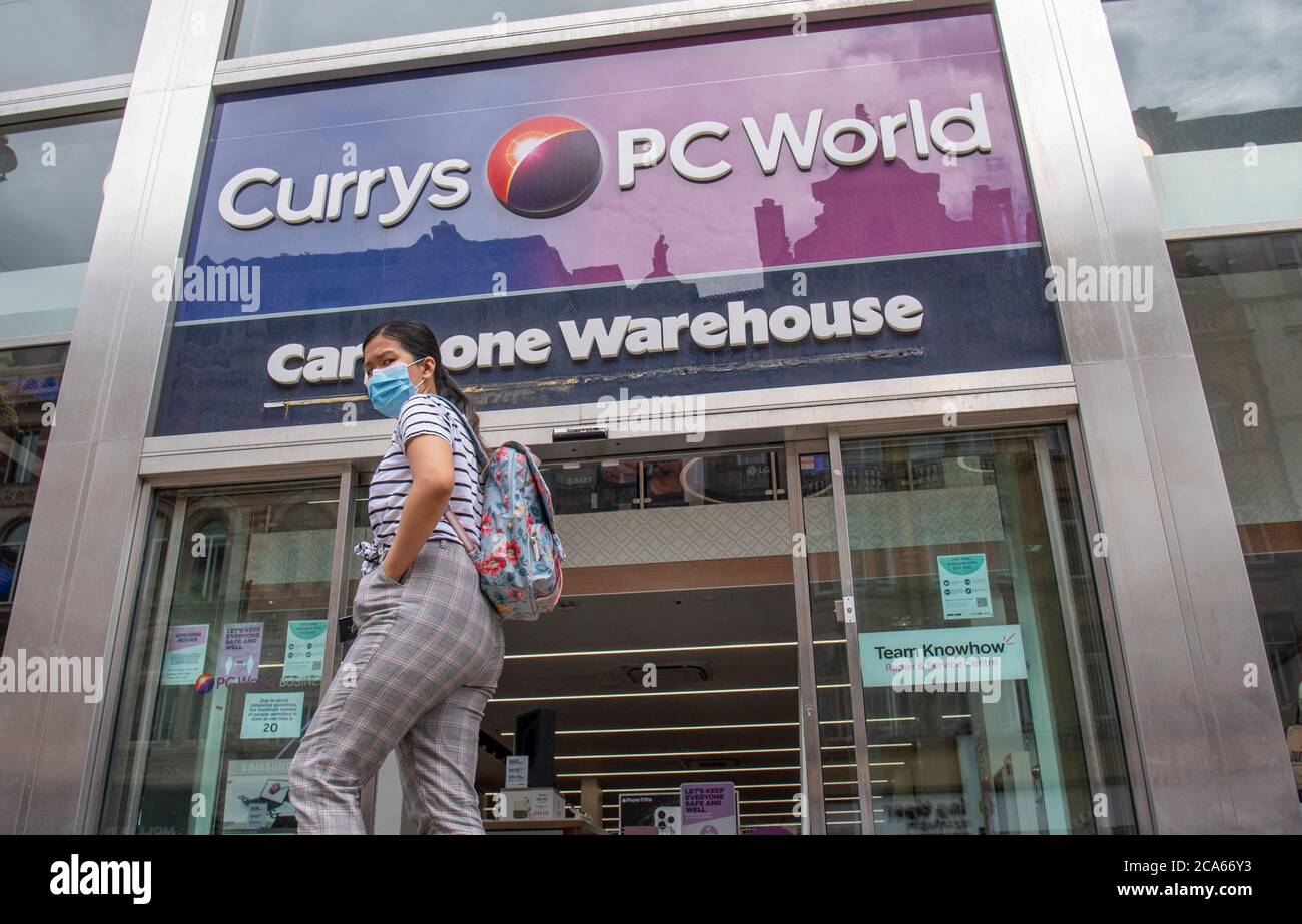 Dixons Carphone va supprimer 800 emplois grâce à des changements de gestion de magasin l'annonce s'inscrit dans le cadre d'un projet visant à créer un avenir omnichannel au sein de l'entreprise et à « responsabiliser les équipes de direction de magasin ».pic montre qu'un magasin d'Oxford Street Pizza Express envisage de fermer 15 % de ses restaurants au Royaume-Uni. ce qui signifierait la perte de 1,100 emplois. La chaîne est le dernier magasin d'usine de High Street à entreprendre une restructuration de ses affaires après que le commerce a été interrompu par la pandémie de coronavirus.pic montre un Pizza Express à Londres Banque D'Images