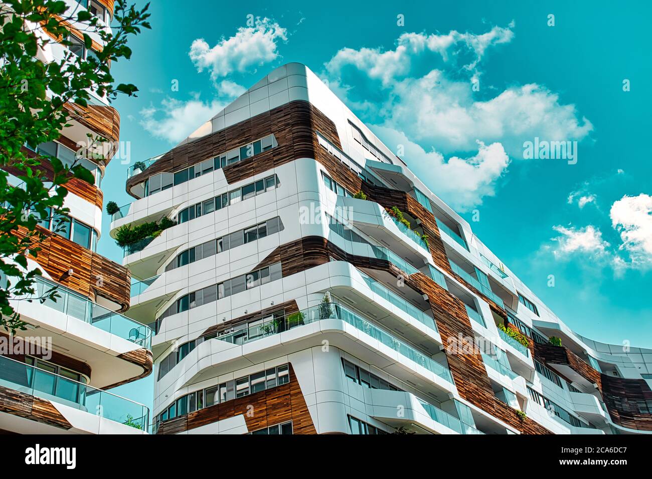 Milan, Italie 08.03.2020: Nouveau et moderne complexe résidentiel Hadid dans le quartier Citylife de Milan conçu par l'architecte Zaha Hadid à côté du trois Tow Banque D'Images