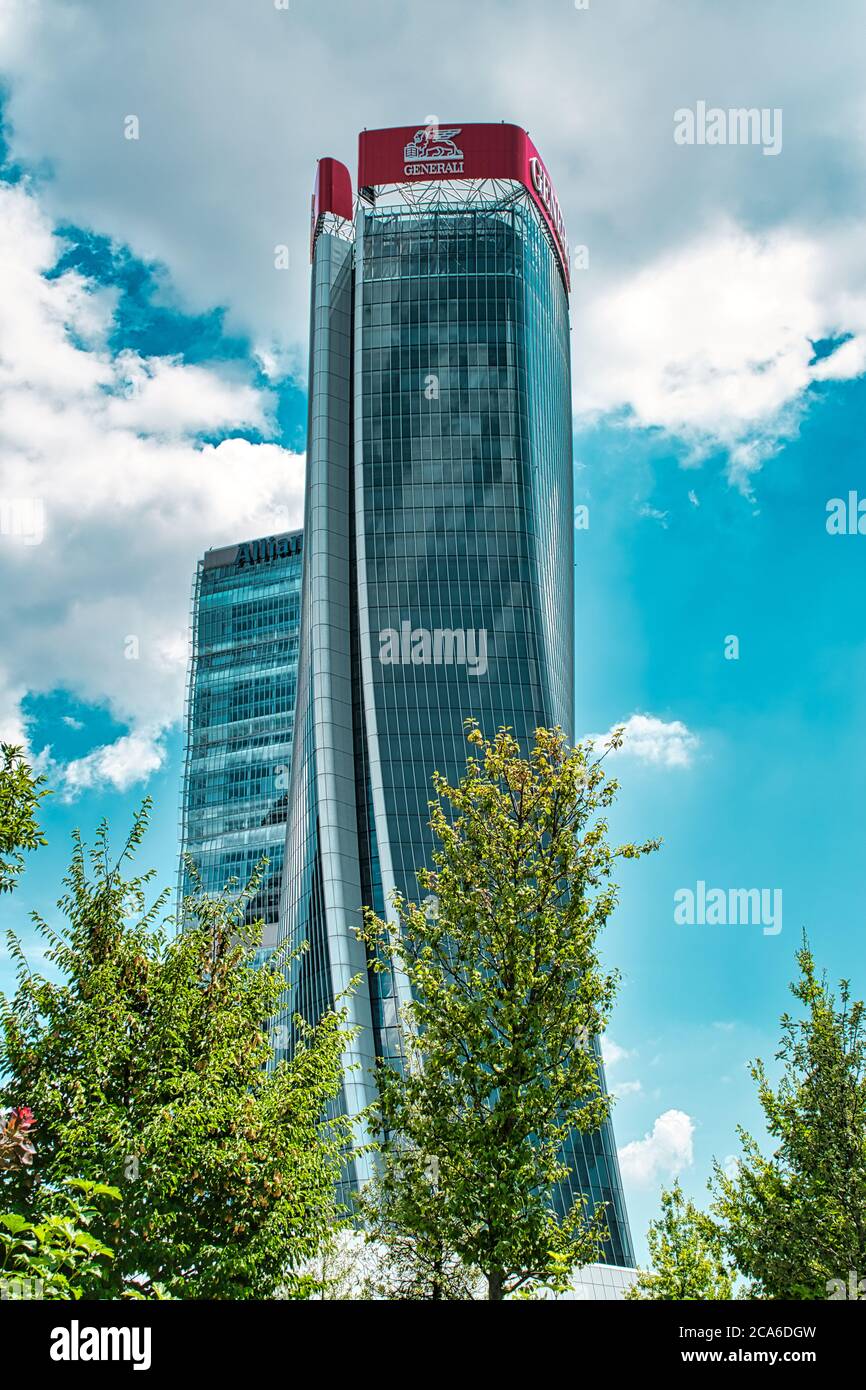 Milan, Italie 08.03.2020: Gratte-ciels Zaha Hadid - Tour Generali le Twisted One, Lo Storto siège du Groupe Generali avec l'Allianz Tower T Banque D'Images