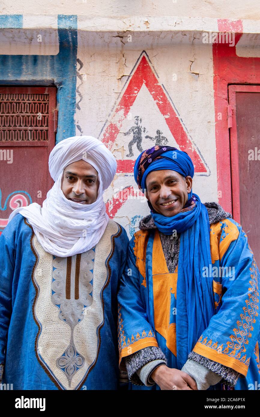 Le tapis marocain Coop est géré par une famille berbère à Tinerhir Banque D'Images