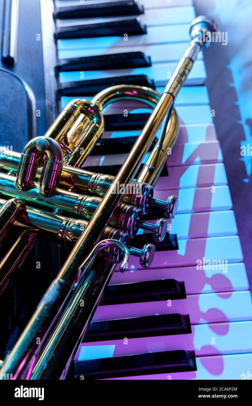 De vieux Jazz trompette et clavier de piano spectacle musical et  performance Photo Stock - Alamy