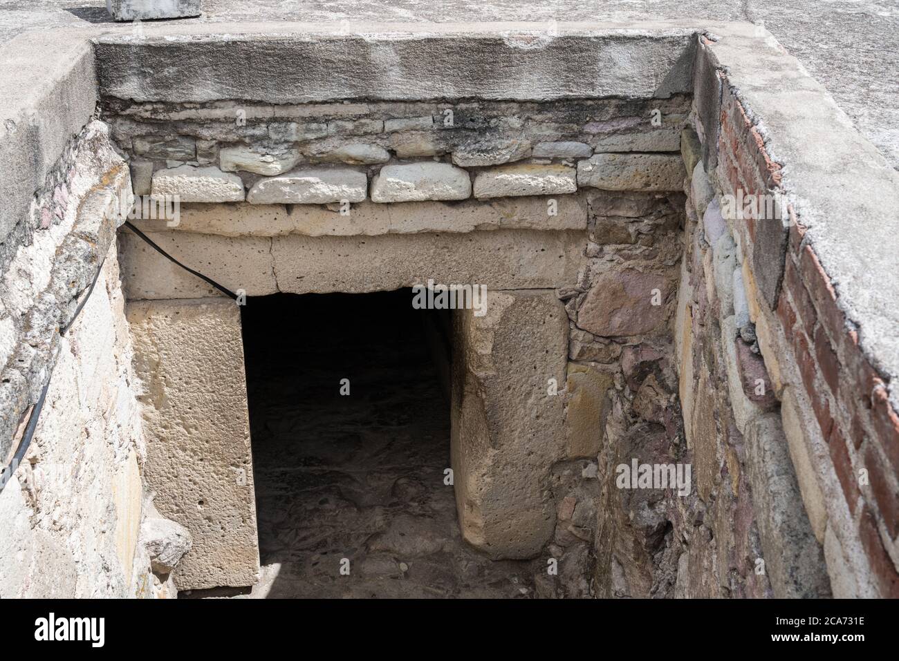 Entrée à la tombe 1 dans les ruines de la ville de Zapotec de Mitla à Oaxaca, Mexique. Un site classé au patrimoine mondial de l'UNESCO. Banque D'Images
