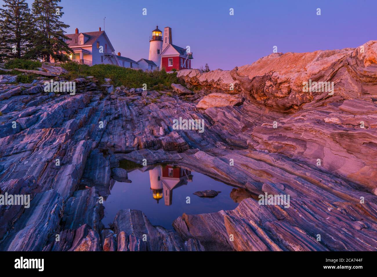 Coucher de soleil au phare de Pemaquid point, situé près de Bristol, Maine, à la pointe du col de Pemaquid Banque D'Images