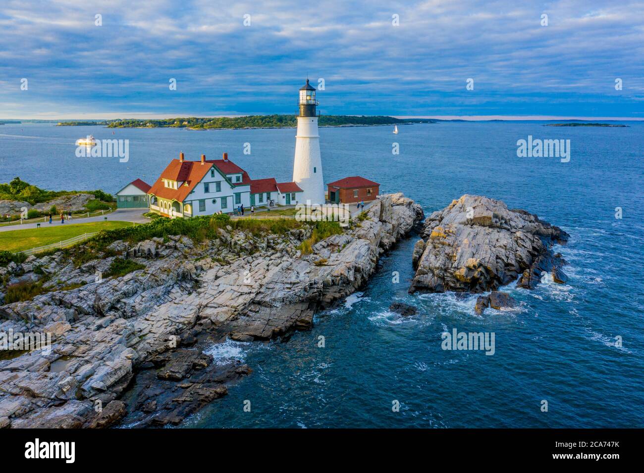 Vue aérienne du phare de Portland Head dans le Maine le soleil commence à se coucher sur la côte est du États-Unis Banque D'Images