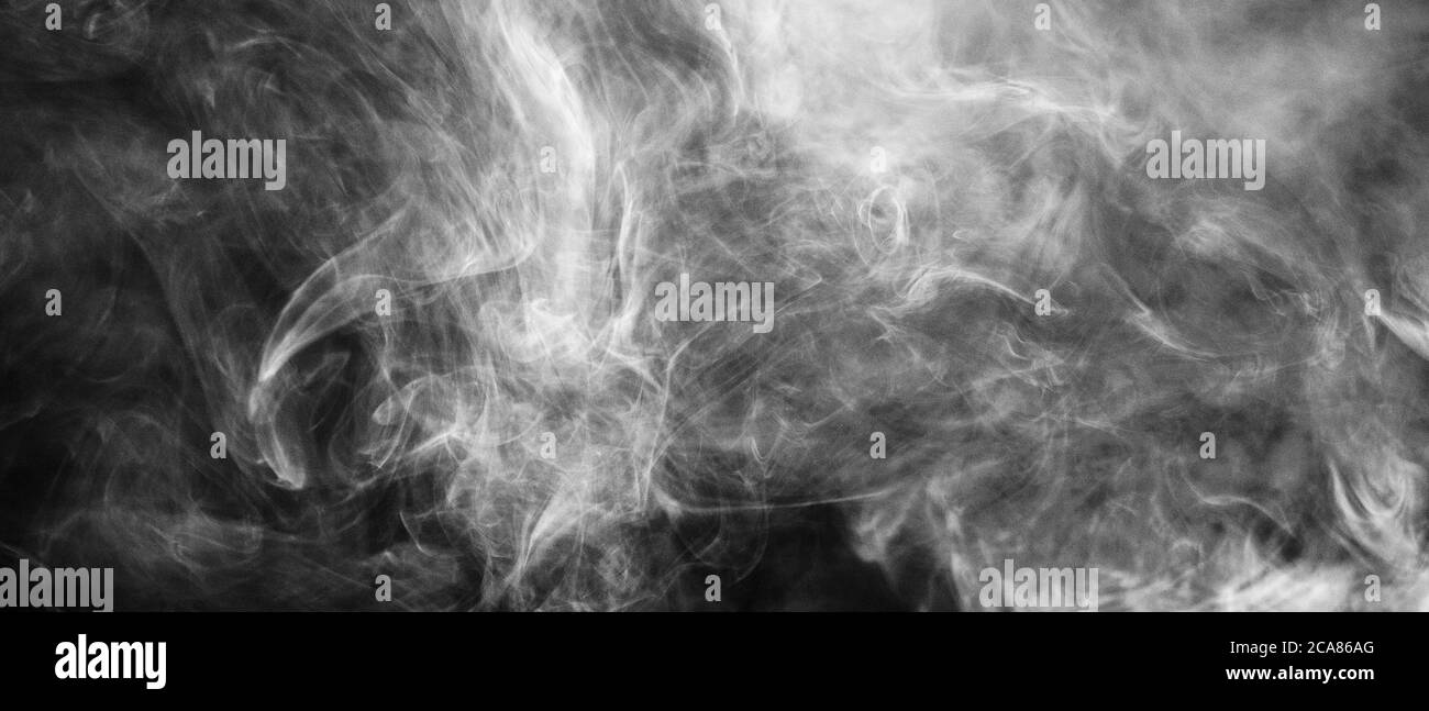 Bannière de fumée blanche sur fond noir Banque D'Images Bannière de fumée blanche sur fond noir Banque D'Images