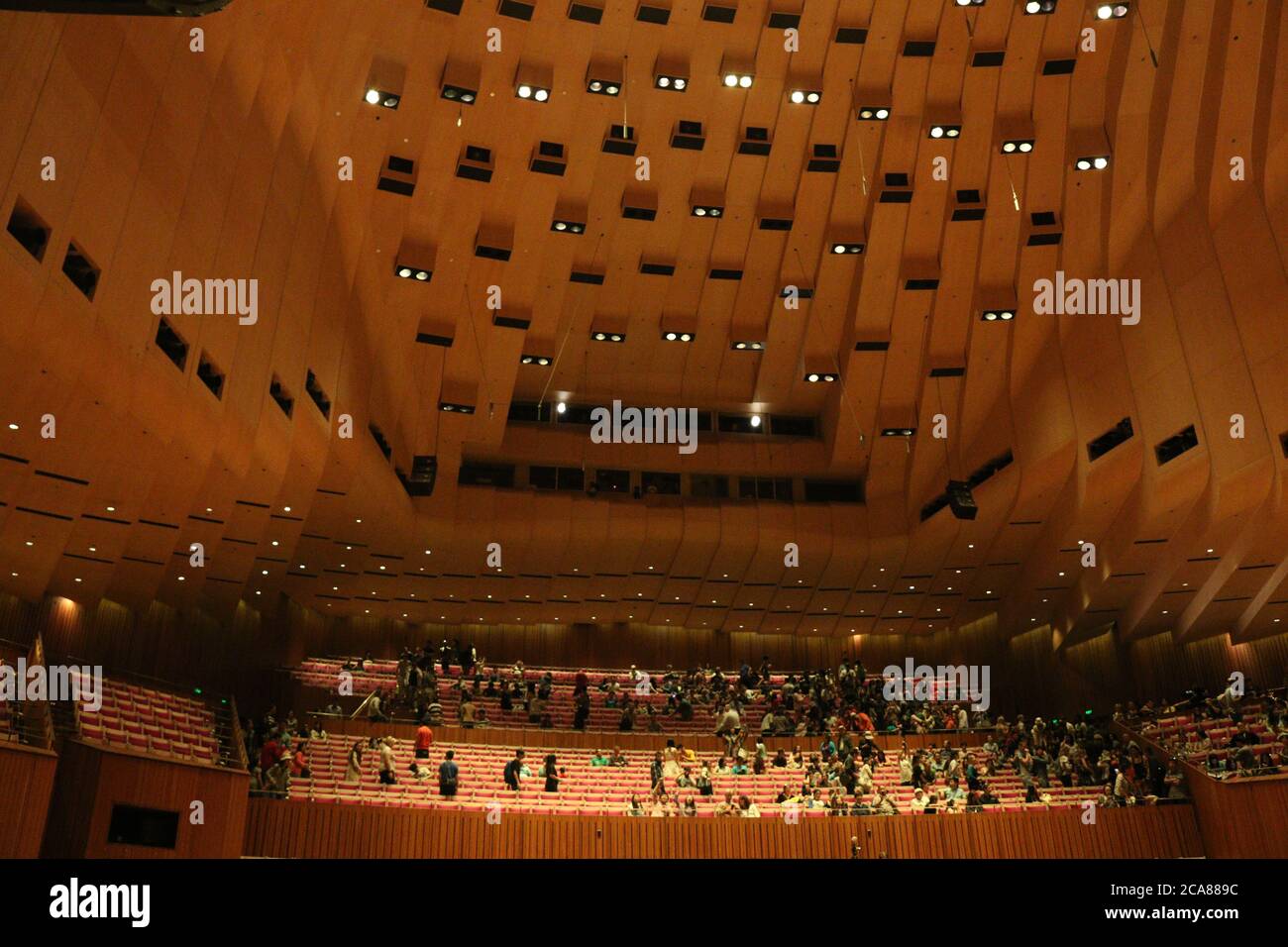 À l'intérieur de la salle de concert de l'Opéra de Sydney. Le bâtiment le plus célèbre d'Australie, l'Opéra de Sydney, a ouvert ses portes au public. Banque D'Images