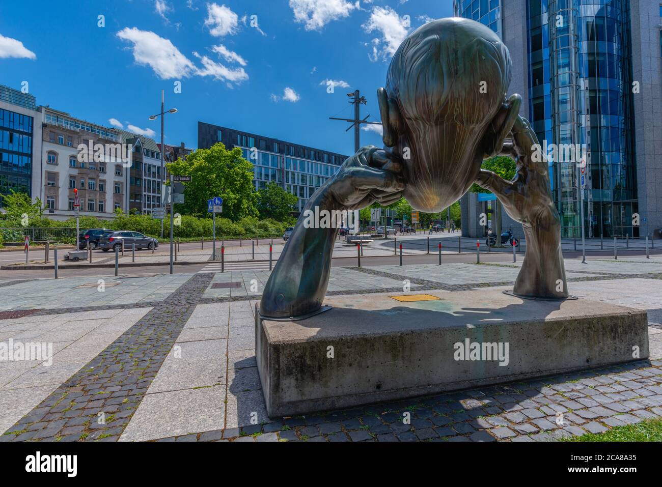 Sculpture 'Der Denkpartenaire' ou le partenaire en pensée, Börsenplatz, Stuttgart, centre-ville, Etat fédéral de Bade-Wurtemberg, Allemagne du Sud, Europe Banque D'Images