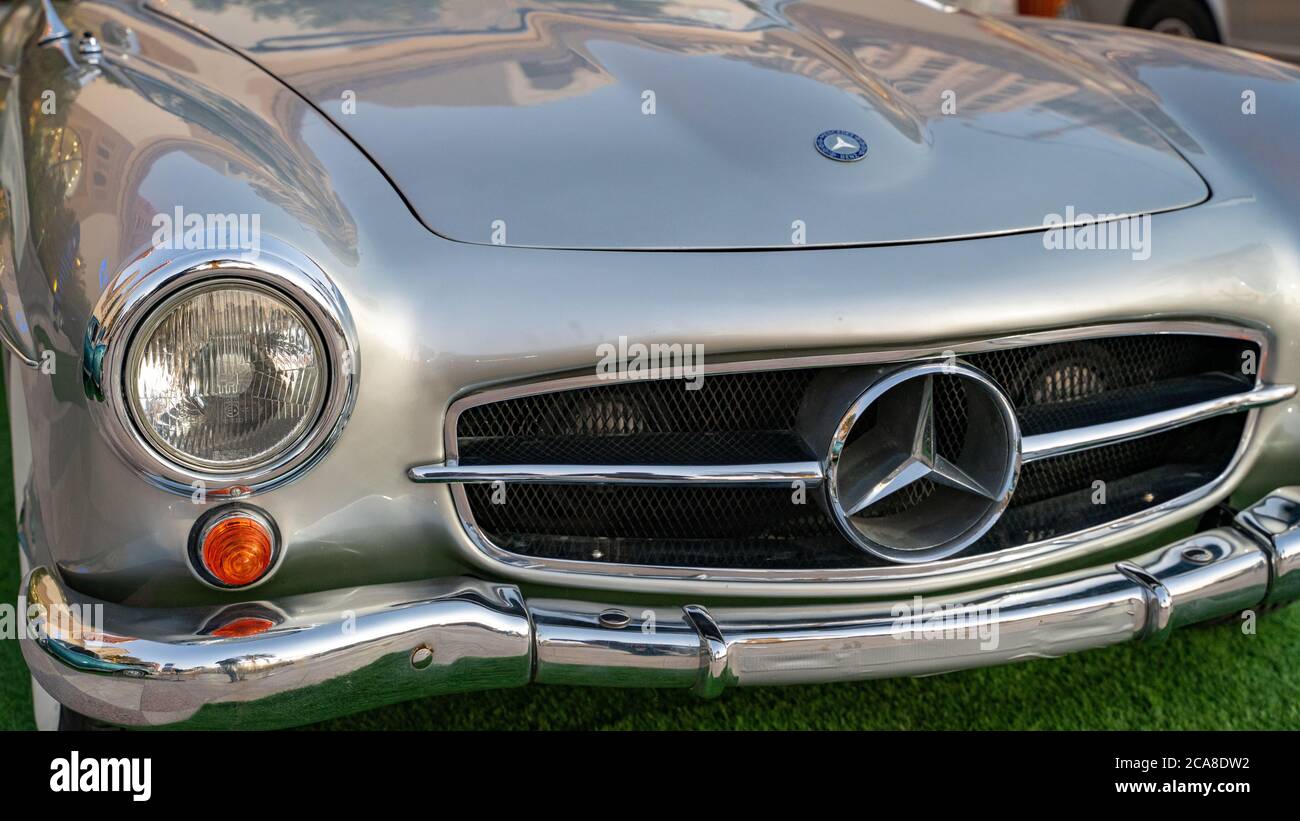 Doha, Qatar - 04 mars 2019 : 1962 Mercedes-Benz 190 SL Classic luxe voiture Banque D'Images