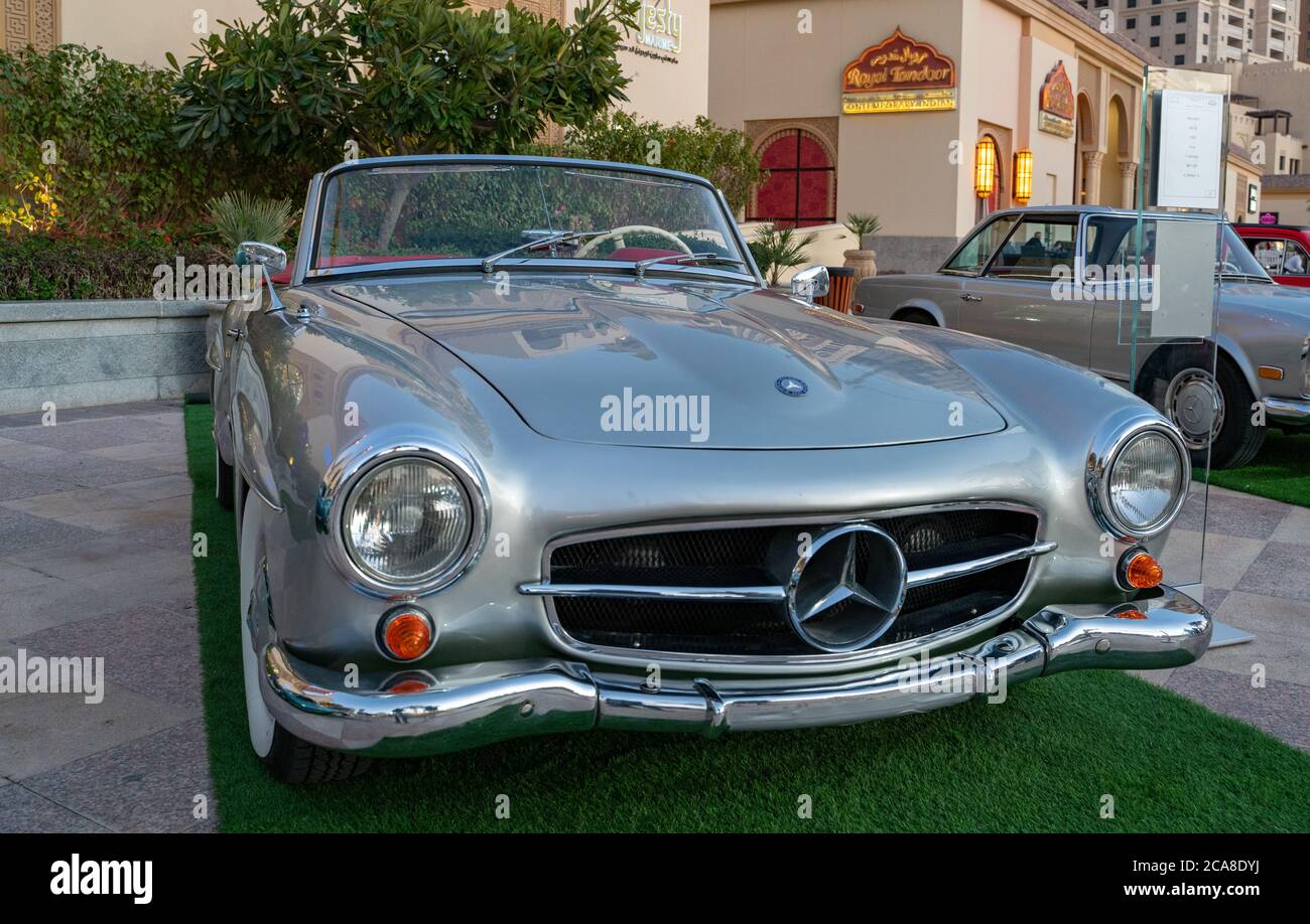 Doha, Qatar - 04 mars 2019 : 1962 Mercedes-Benz 190 SL Classic luxe voiture Banque D'Images