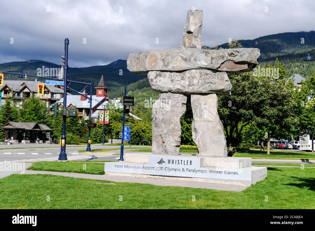 La statue en pierre des XX1 Jeux olympiques d'hiver qui se sont tenus à Whistler en 2010. Colombie-Britannique, Canada Banque D'Images