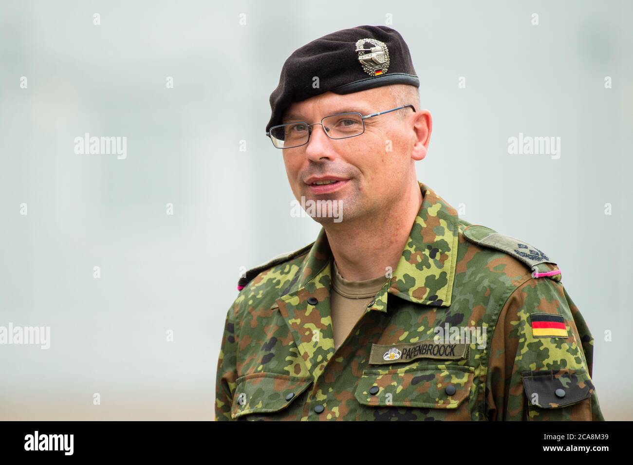 2020 08 04. Lituanie, Rukla. Le changement de commandement au sein de l'OTAN a renforcé la présence avancée Bataillon Battle GroupLithuanie. LT col Peer Papenbroock (allemand Banque D'Images