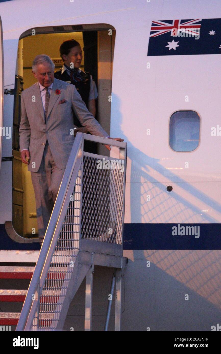 HRH le Prince Charles et HRH Camilla, duchesse de Cornwall arrivent à Sydney depuis Adélaïde par avion de la Royal Australian Air Force. Banque D'Images