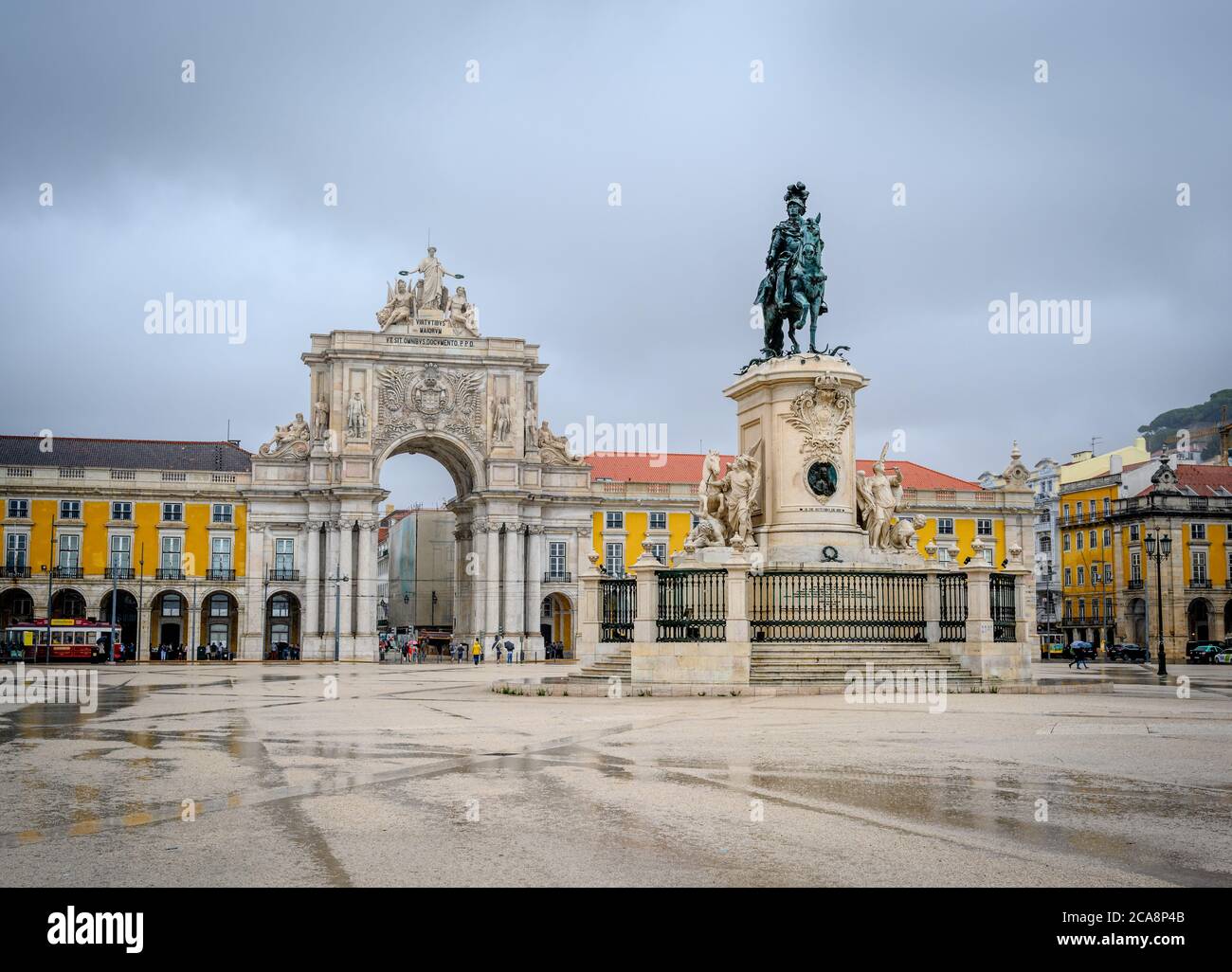 Praça do Comércio, avec la Rua Augusta Arch et la statue équestre du roi José I, Lisbonne Banque D'Images