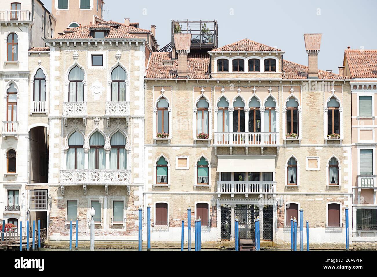 Vue sur différents palais le long du Grand Canal à Venise, Italie Banque D'Images