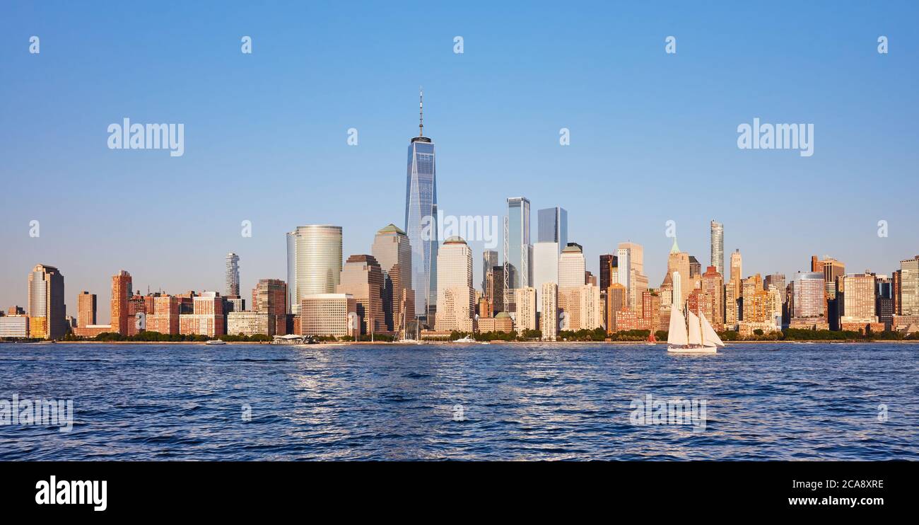Horizon de New York dans un bel après-midi d'été, États-Unis. Banque D'Images