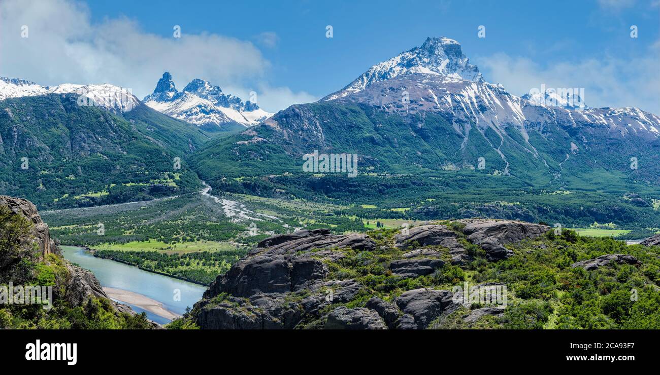 Chaîne de montagnes Castillo et vallée de la rivière Ibanez vue, la route panaméricaine, la région d'Aysen, Patagonia, Chili, Amérique du Sud Banque D'Images