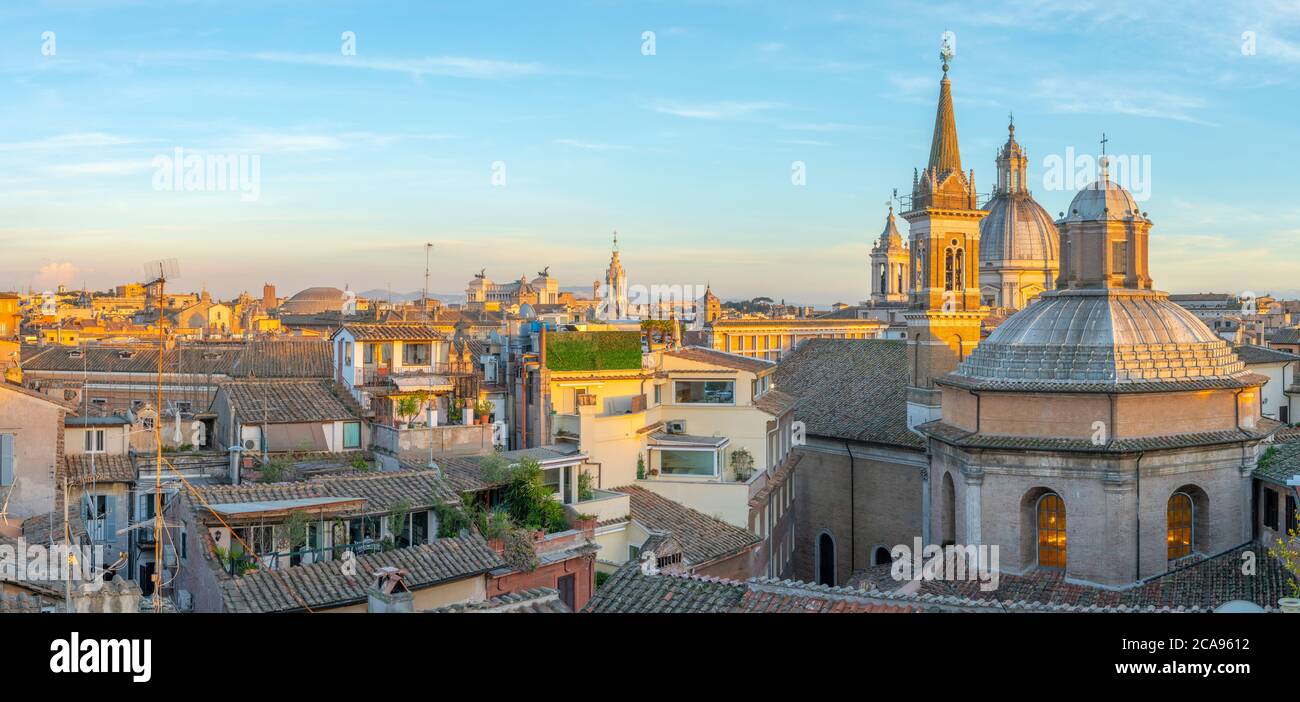 Chiesa di Santa Maria della Pace en premier plan, Sant'Agnese à Agone Beyond, Ponte, Rome, Lazio, Italie, Europe Banque D'Images