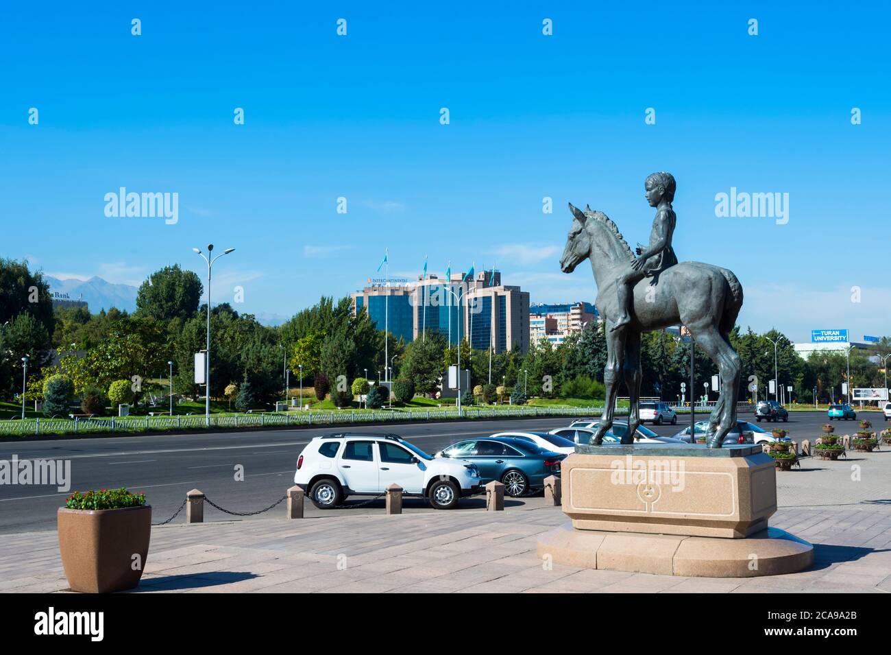 Horse Rider monument à la place de la République, Almaty, Kazakhstan, en Asie centrale Banque D'Images