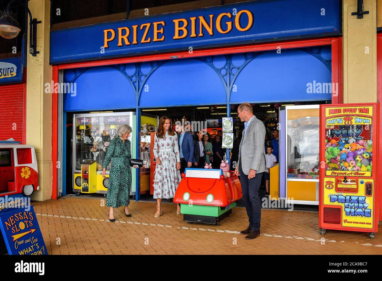 Le duc et la duchesse de Cambridge Leave Island Leisure Amusement Arcade, où Gavin et Stacey ont été filmés, lors de leur visite à Barry Island, au sud du pays de Galles, pour parler aux propriétaires d'entreprises locales de l'impact de la COVID-19 sur le secteur touristique. Banque D'Images