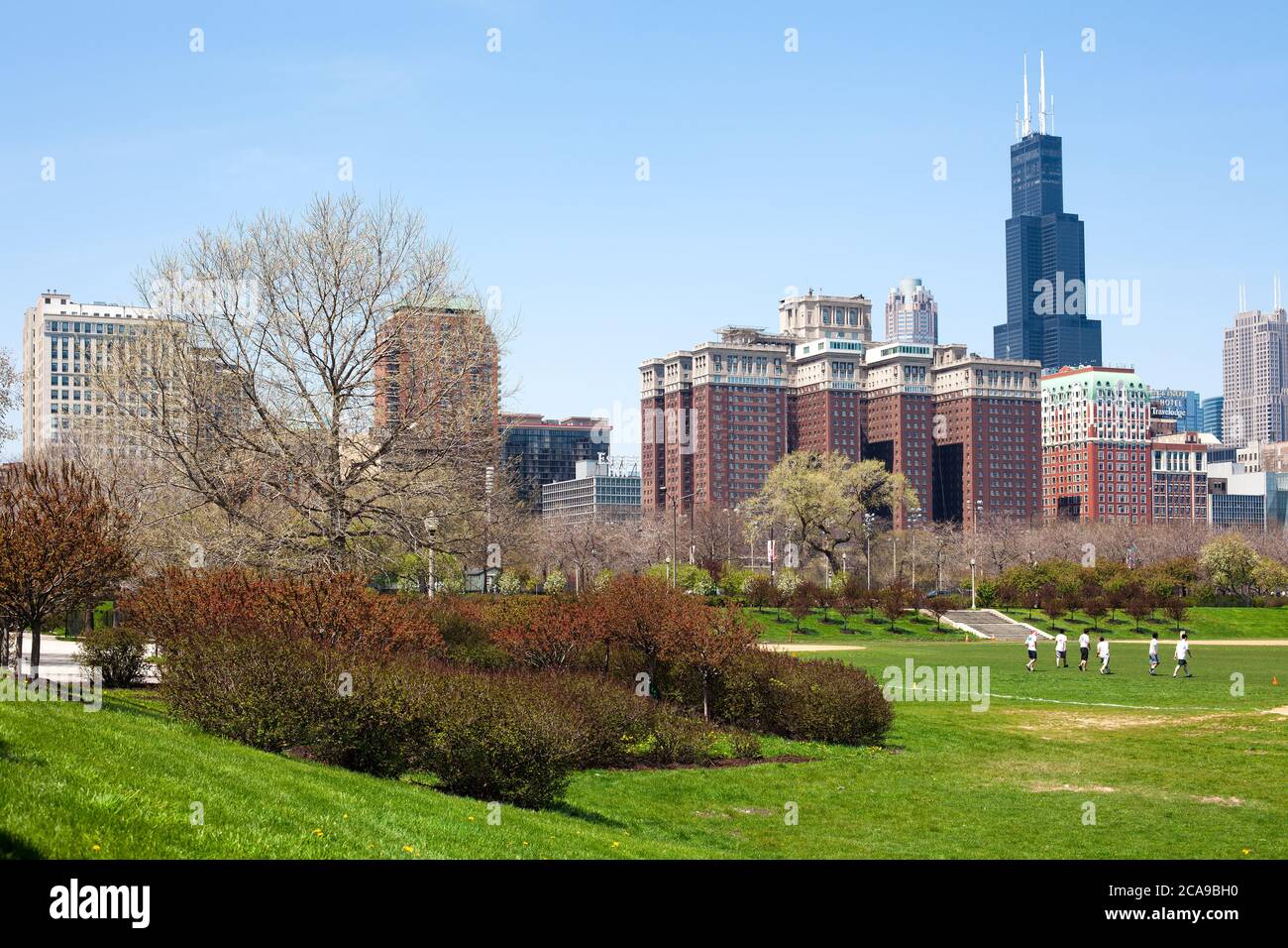 Grant Park, Downtown, Chicago, Illinois, États-Unis - personnes pratiquant des sports au Hutchinson Athletic Field Banque D'Images