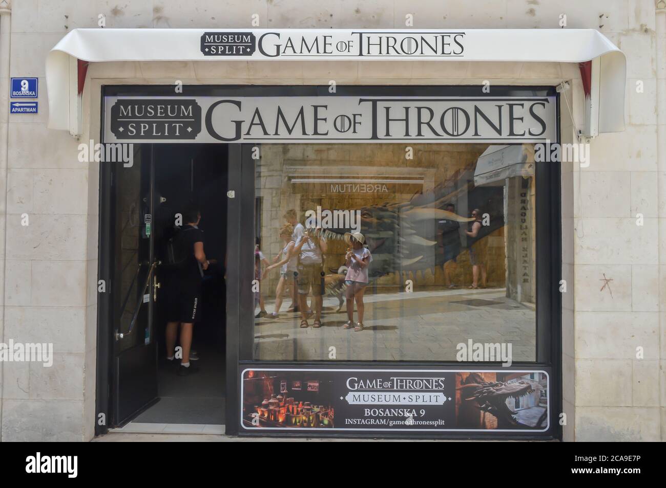 SPLIT, CROATIE - JUIN 15 : Musée et boutique de souvenirs de Game of Thrones à Split, Croatie, le 15 juin 2019. Banque D'Images