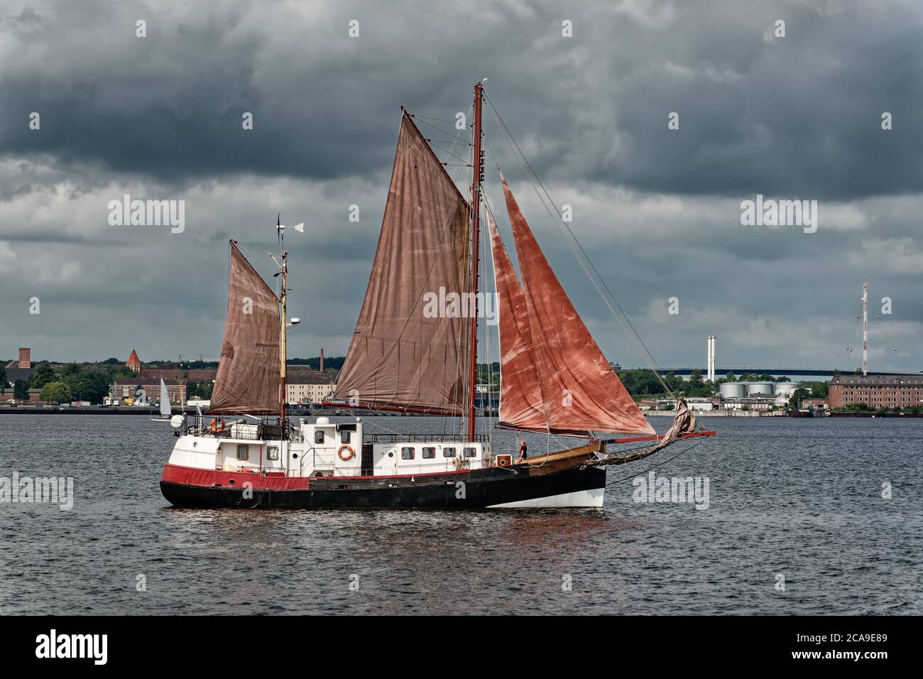 Navires d'époque avec voile dans le fjord de Kiel, Allemagne Banque D'Images