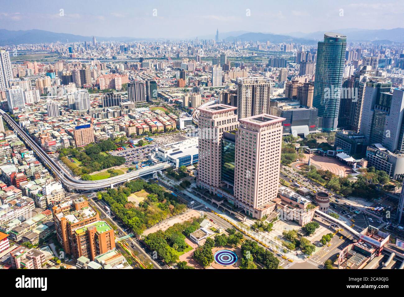 New Taipei City, Taiwan - 1 février 2020: C'est une vue sur le quartier Banqiao à New Taipei où de nombreux nouveaux bâtiments peuvent être vus, le bâtiment dans le c Banque D'Images