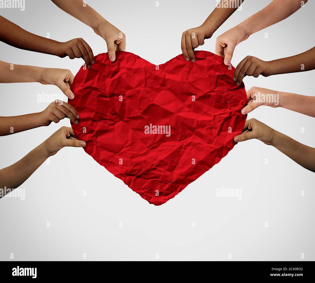 L'unité l'amour ensemble et le partenariat de diversité comme coeur mains dans un groupe de personnes diverses tenant une forme de soutien exprimant le sentiment. Banque D'Images