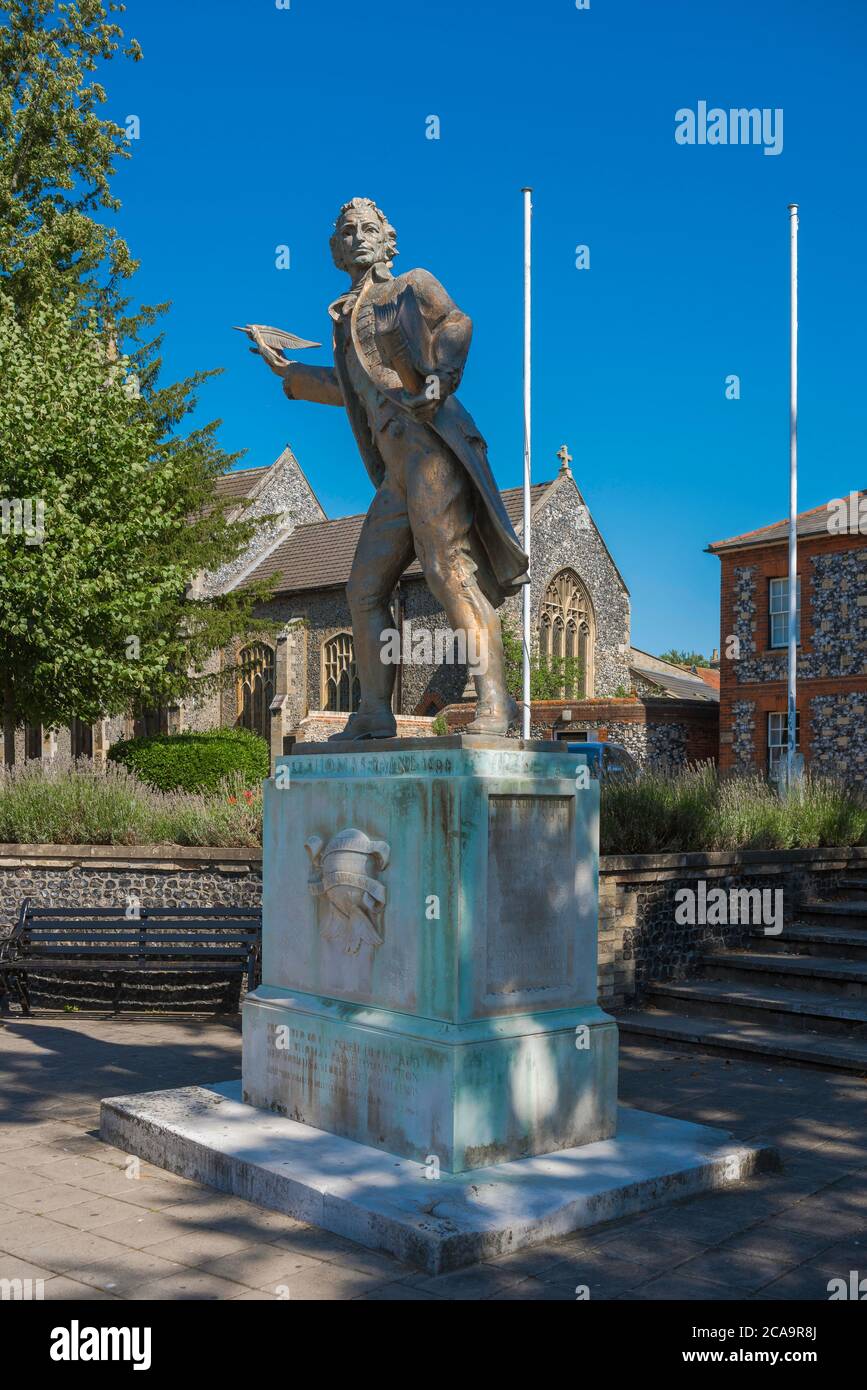 Thomas Paine, vue de la statue de l'radical politique et philosophe Thomas Paine situé dans King Street, Thetford, Norfolk, Angleterre, Royaume-Uni. Banque D'Images
