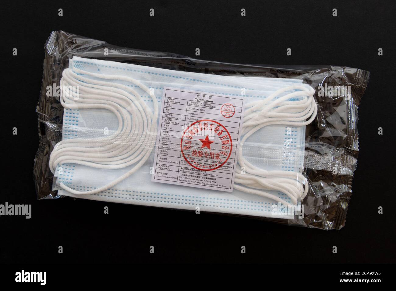 Masques fabriqués à Guangdong et importés au Royaume-Uni, Chine avec certificat de certification GB / T32610 - 2016 Banque D'Images