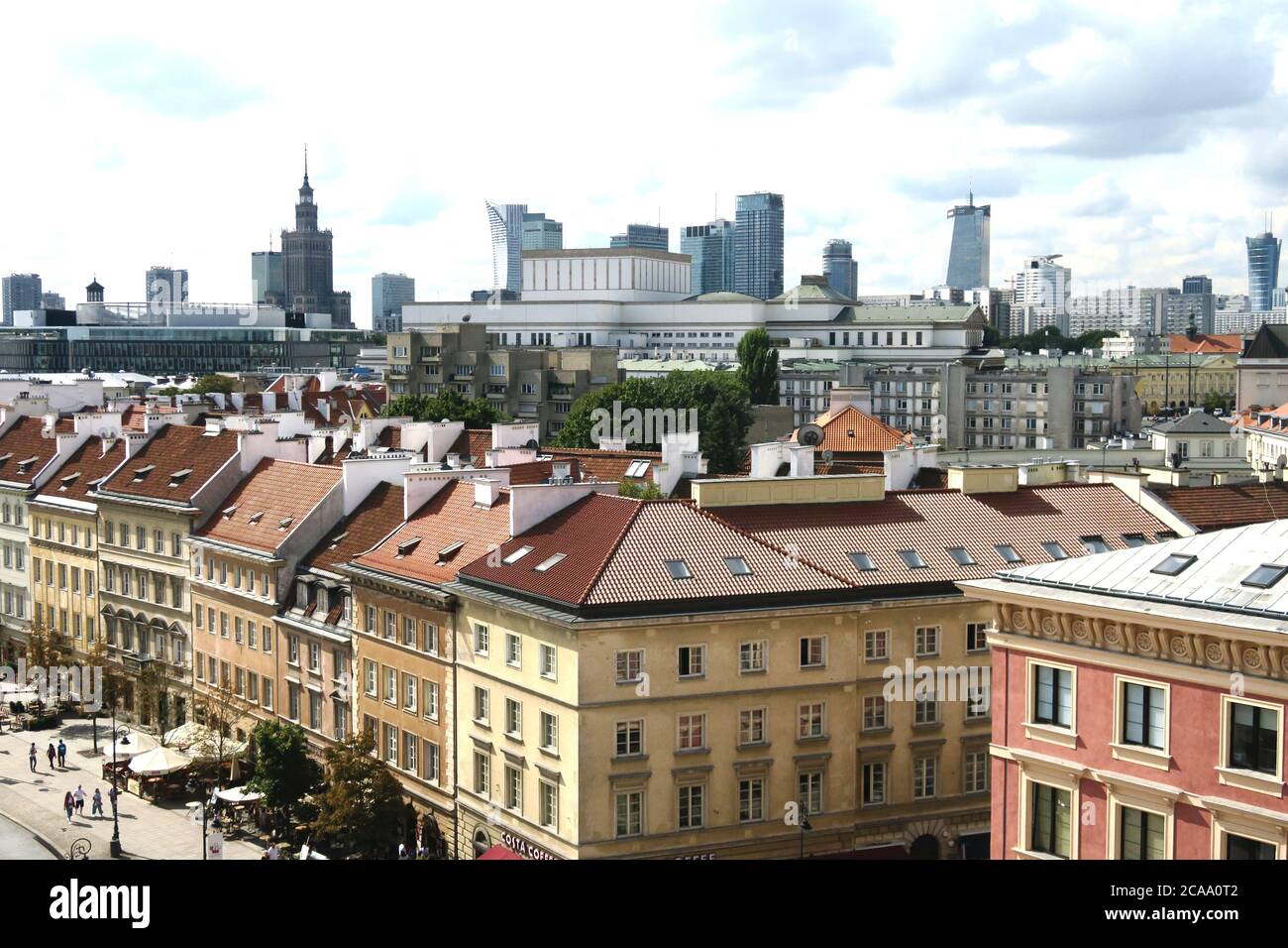 Toits de la vieille ville de Varsovie Pologne et vue vers le centre de la ville Banque D'Images