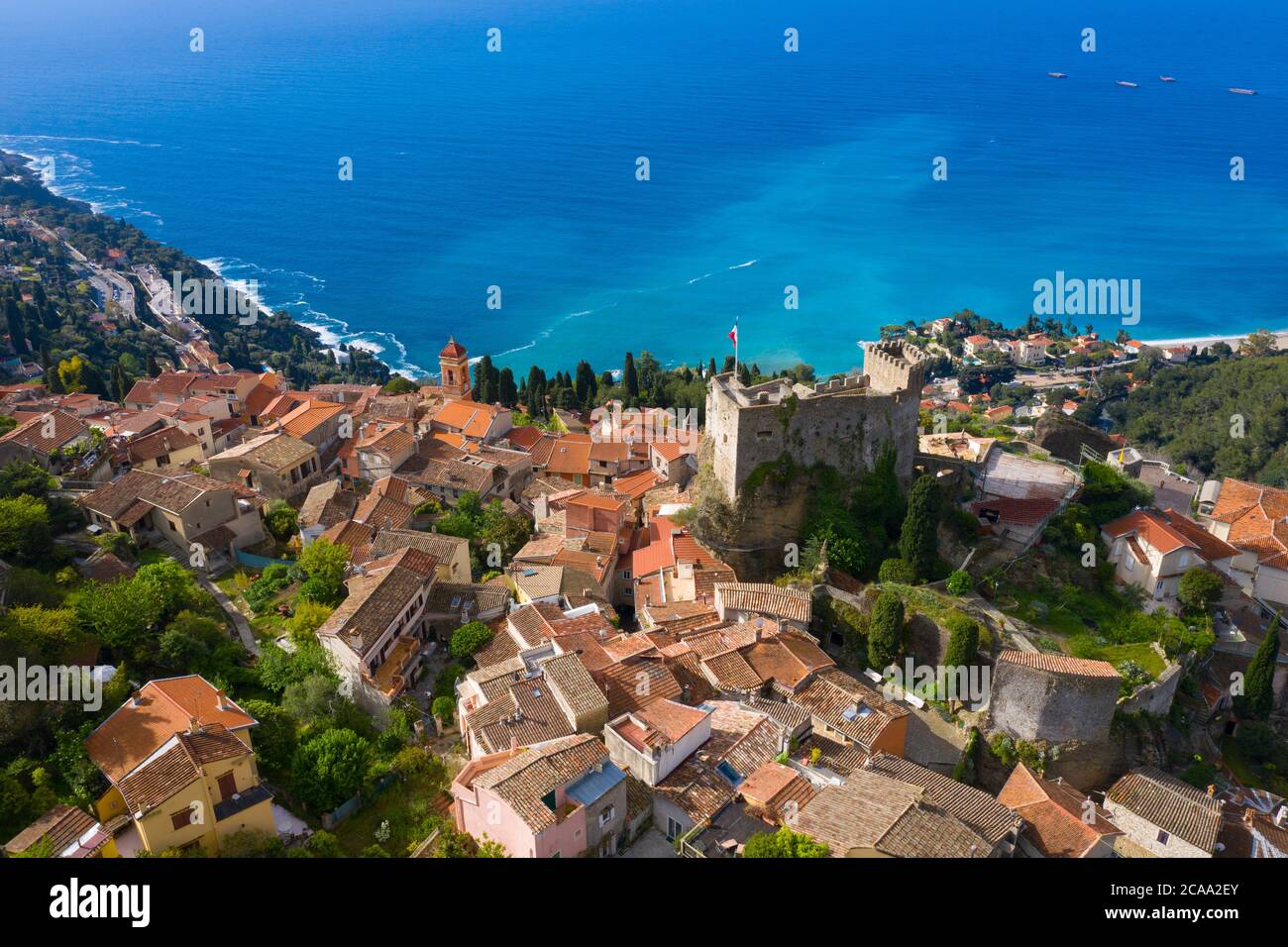 France, Nice, vue aérienne du village perché de Roquebrune Cap Martin. Banque D'Images