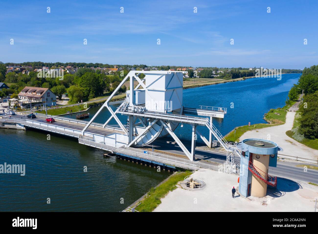 Vue aérienne du pont Pegasus, Normandie, France, l'un des objectifs des débarquements du jour J. Banque D'Images