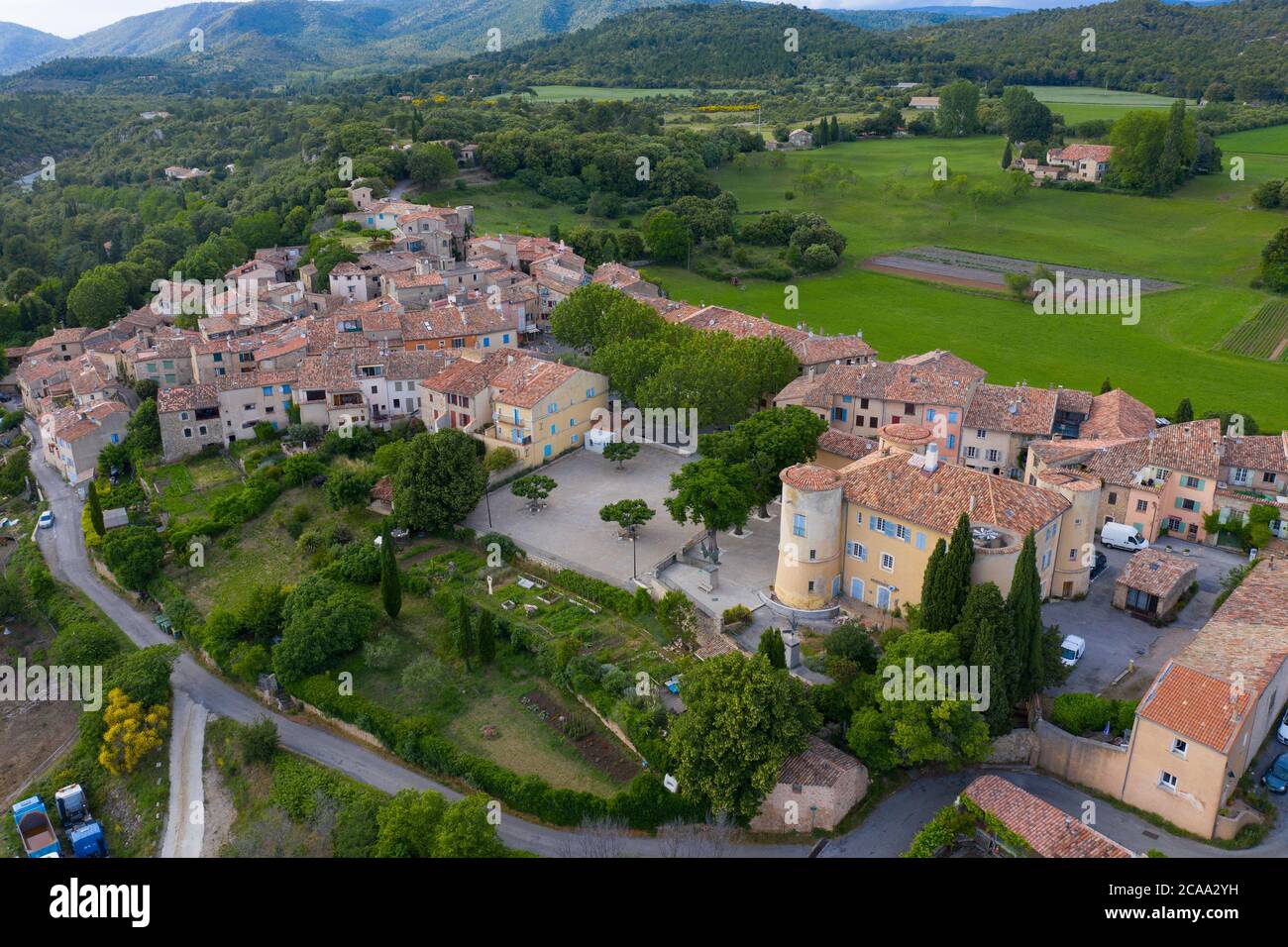 France, Var, vue aérienne de Tourtour, village dans le ciel, étiqueté les plus Beaux villages de France (les plus beaux villages de France) Banque D'Images