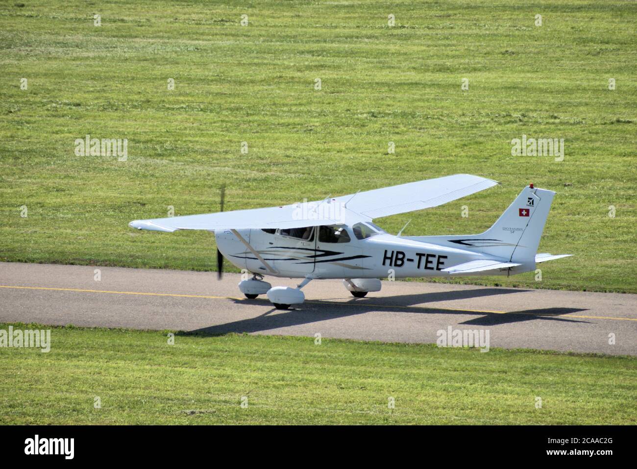 Cessna 172S est en train de rouler à l'aéroport de Saint-Gall Altenrhein en Suisse Banque D'Images