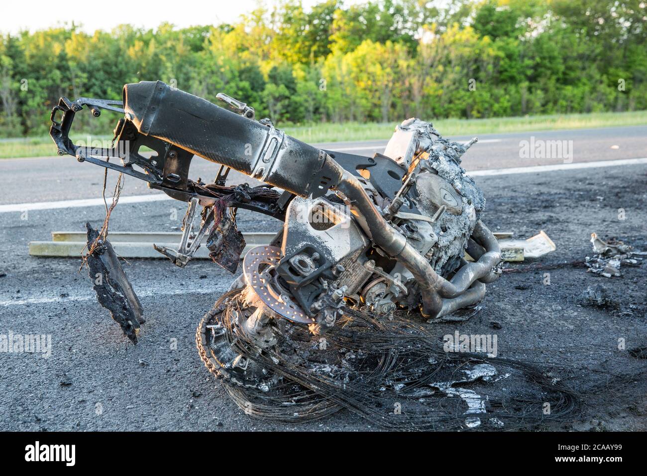 Accident de moto brûlé Photo Stock - Alamy