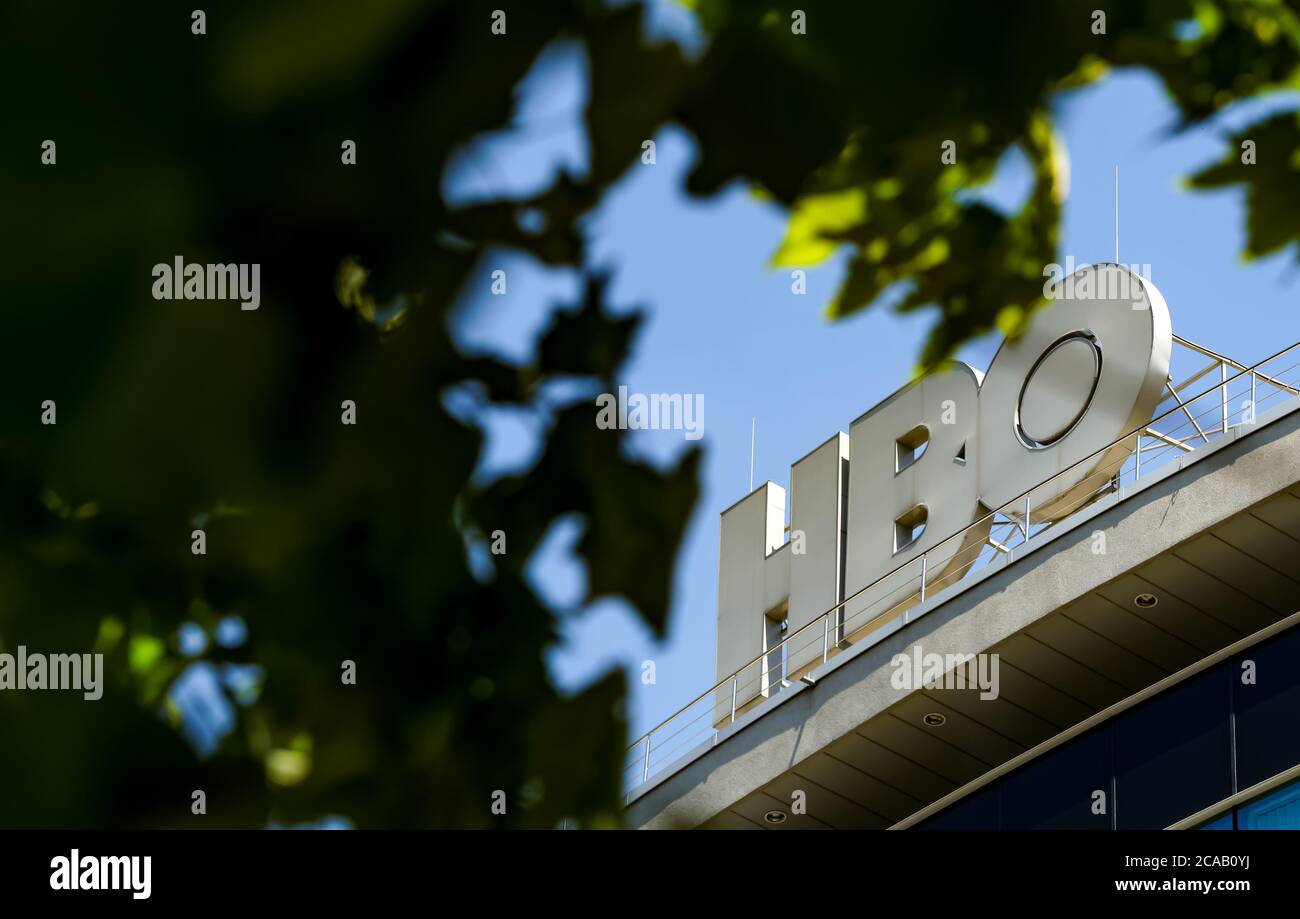 Bucarest, Roumanie - 28 juin 2020 : un logo de HBO, réseau américain de télévision par câble et satellite haut de gamme appartenant à AT&T's WarnerMedia, est affiché Banque D'Images