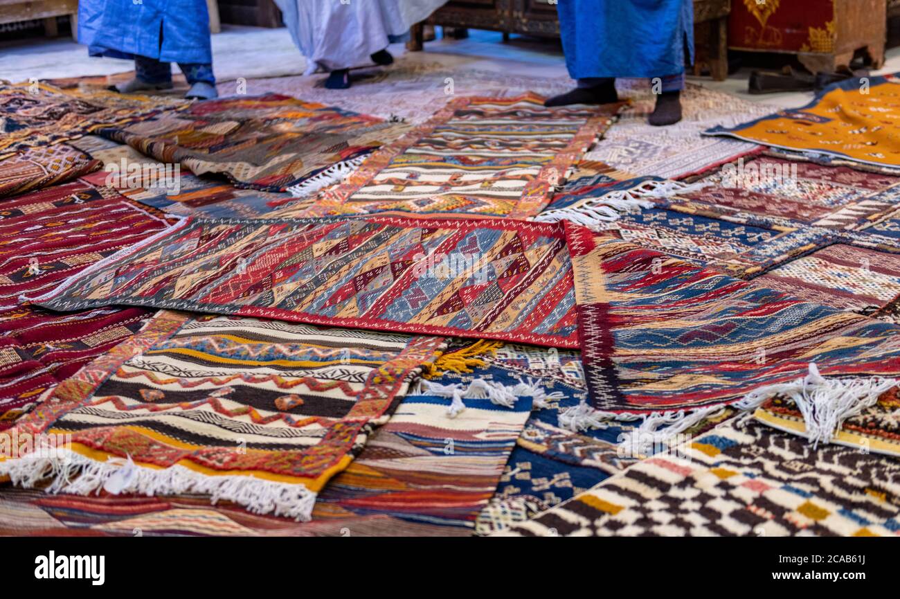 Le tapis marocain Coop est géré par une famille berbère à Tinerhir Banque D'Images