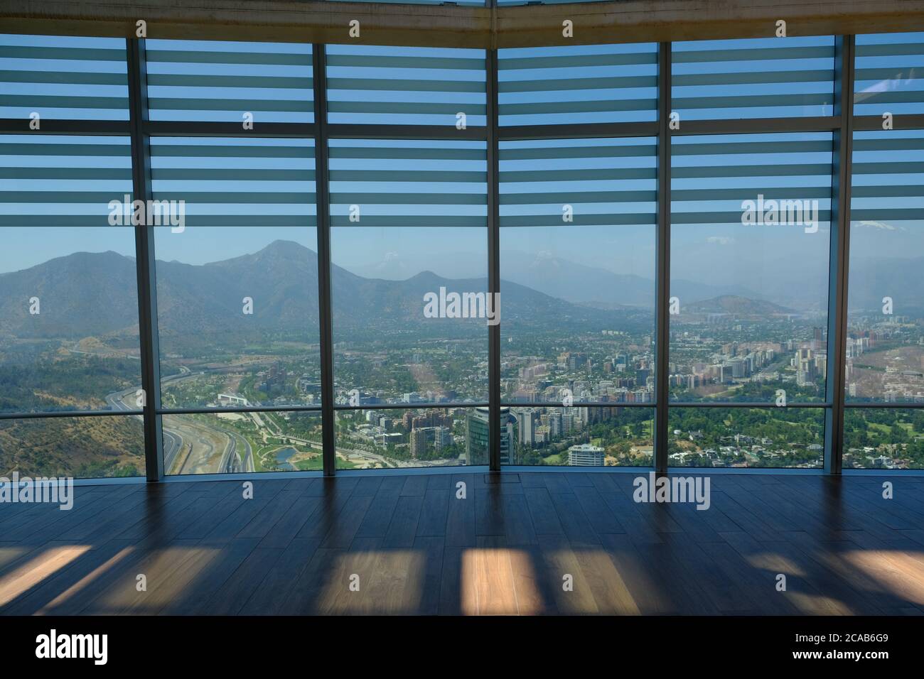 Chili Santiago - terrasse d'observation dans un ciel Costanera Banque D'Images