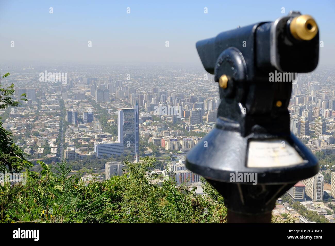 Chili Santiago - télescope sur Landmark San Cristobal Hill Banque D'Images