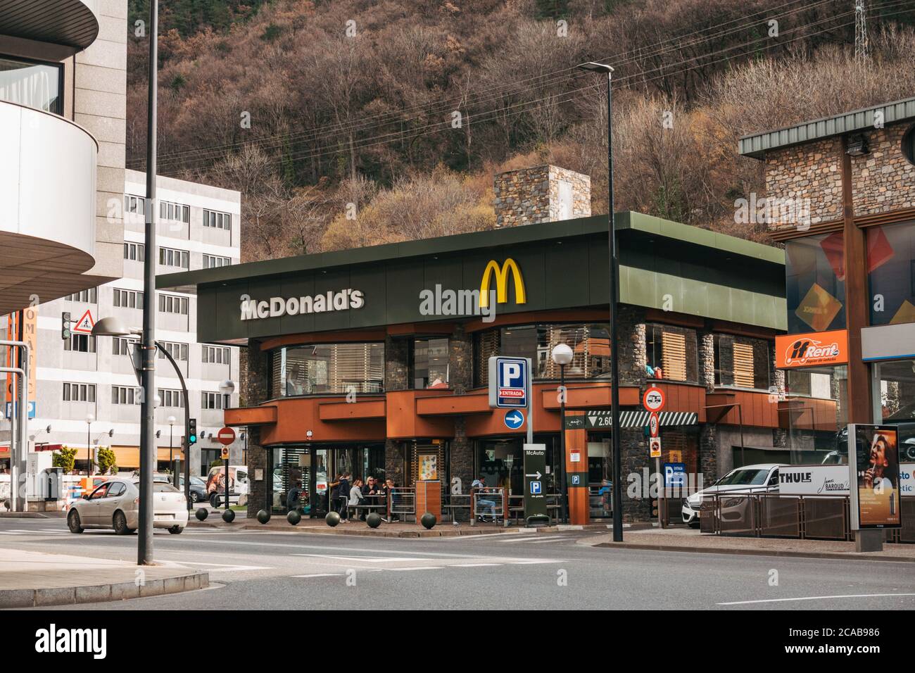 Un restaurant de restauration rapide McDonald's à Andorre-la-Vieille, capitale d'Andorre Banque D'Images