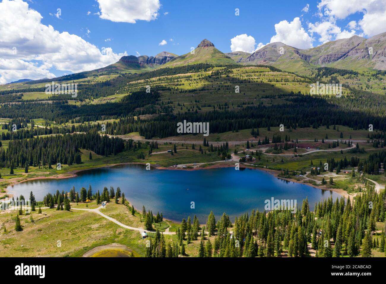 Vue aérienne du lac Mola, dans les montagnes de San Juan du Colorado Banque D'Images