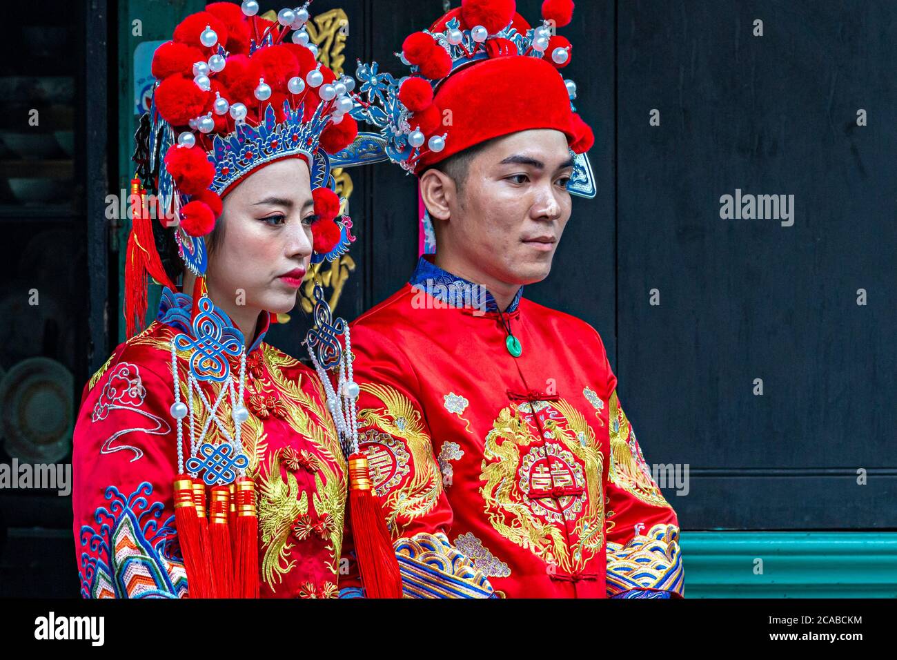 Femme et homme vietnamiens en robe traditionnelle vietnamienne Banque D'Images