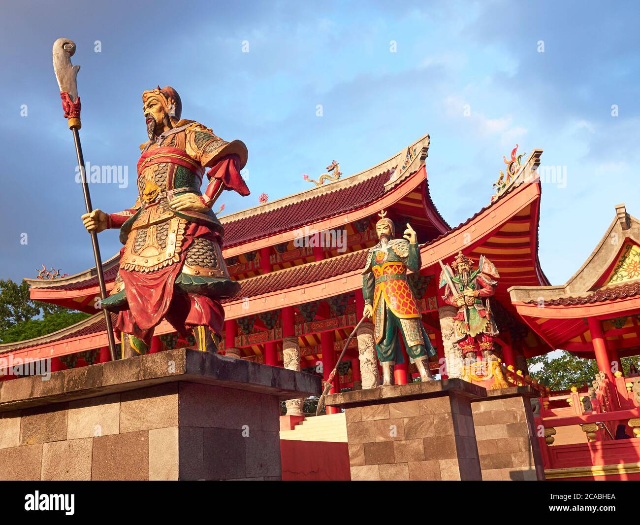 Trois statues de figurines au temple Sam Poo Kong, un monument emblématique et historique, deviennent une destination touristique populaire dans la ville Banque D'Images